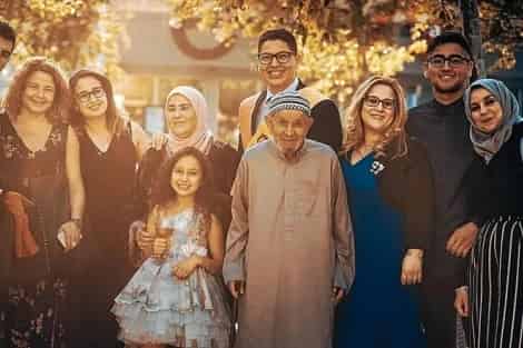 طالب مغربي يحرز جائزة التميز الأكاديمي بإسبانيا