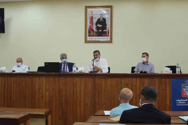 عمارة سكنية تجلب انتقادات لمسؤولين في البيضاء