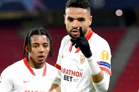 النصيري.. رحلة نجم من أزقة فاس إلى مقارعة ميسي وسواريز