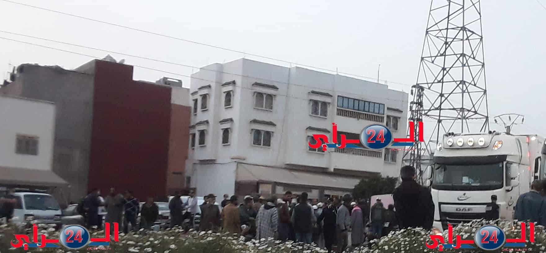 بالفيديو:شاحنة بتيكوين ترسل زوجين الى المستشفى في حالة حرجة