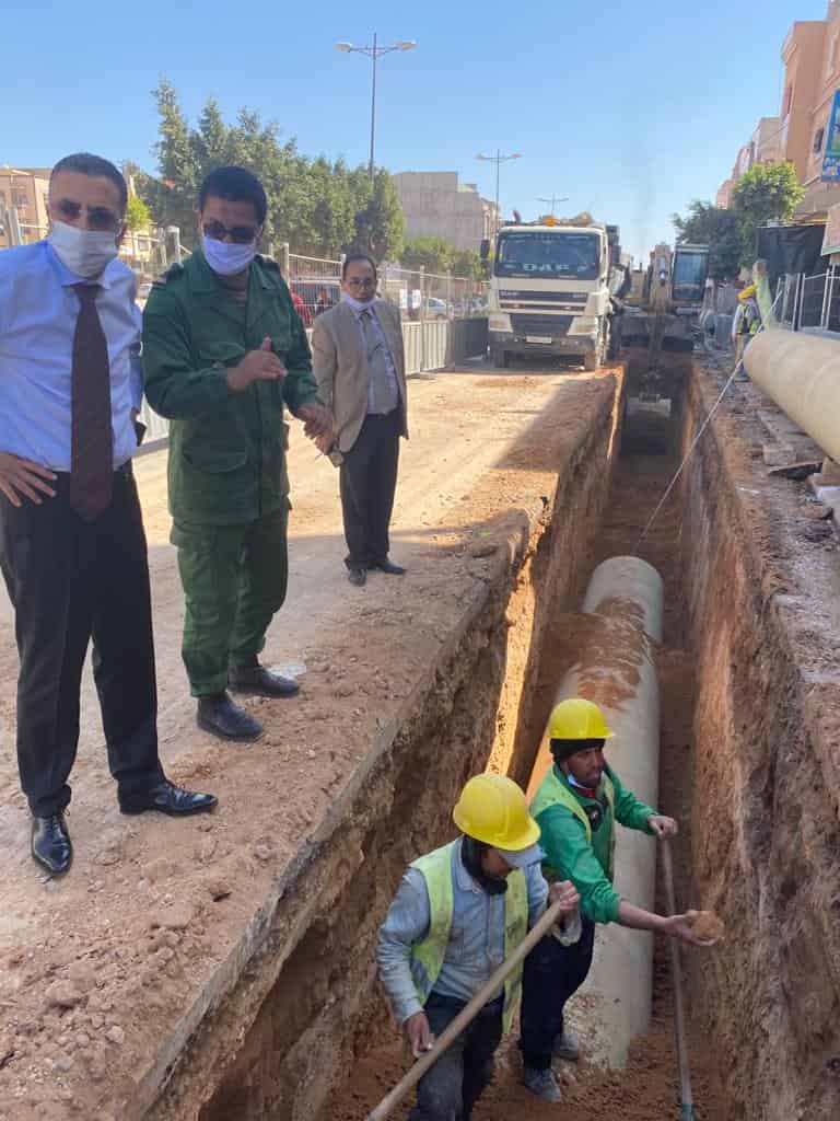 شتوكة ايت باها: عامل الاقليم يتفقد أشغال مد القناة الرئيسية للري بمياه البحر المحلاة في أيت اعميرة