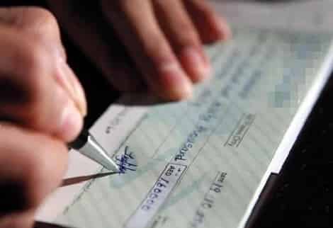 الحكومة تمدد أجل تخفيض الغرامات على الممنوعين من إصدار “الشيكات”