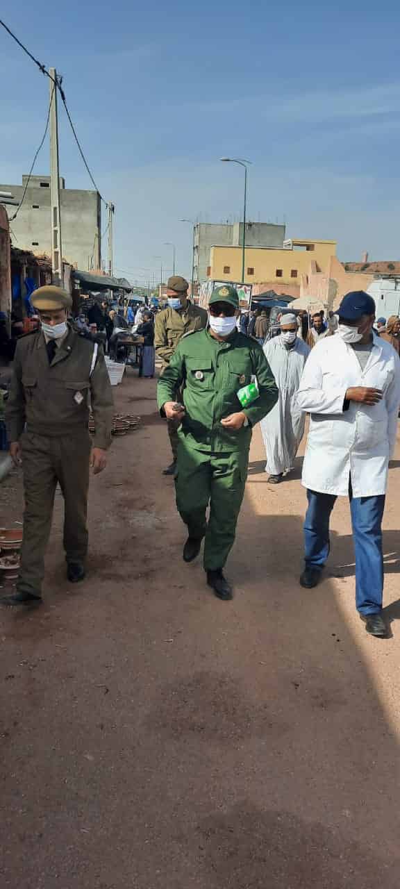 قائد قيادة أركانةيشرف على حملة تحسيسية وتوزيع الكمامات بسوق الاسبوعي  و المناطق المجاورة