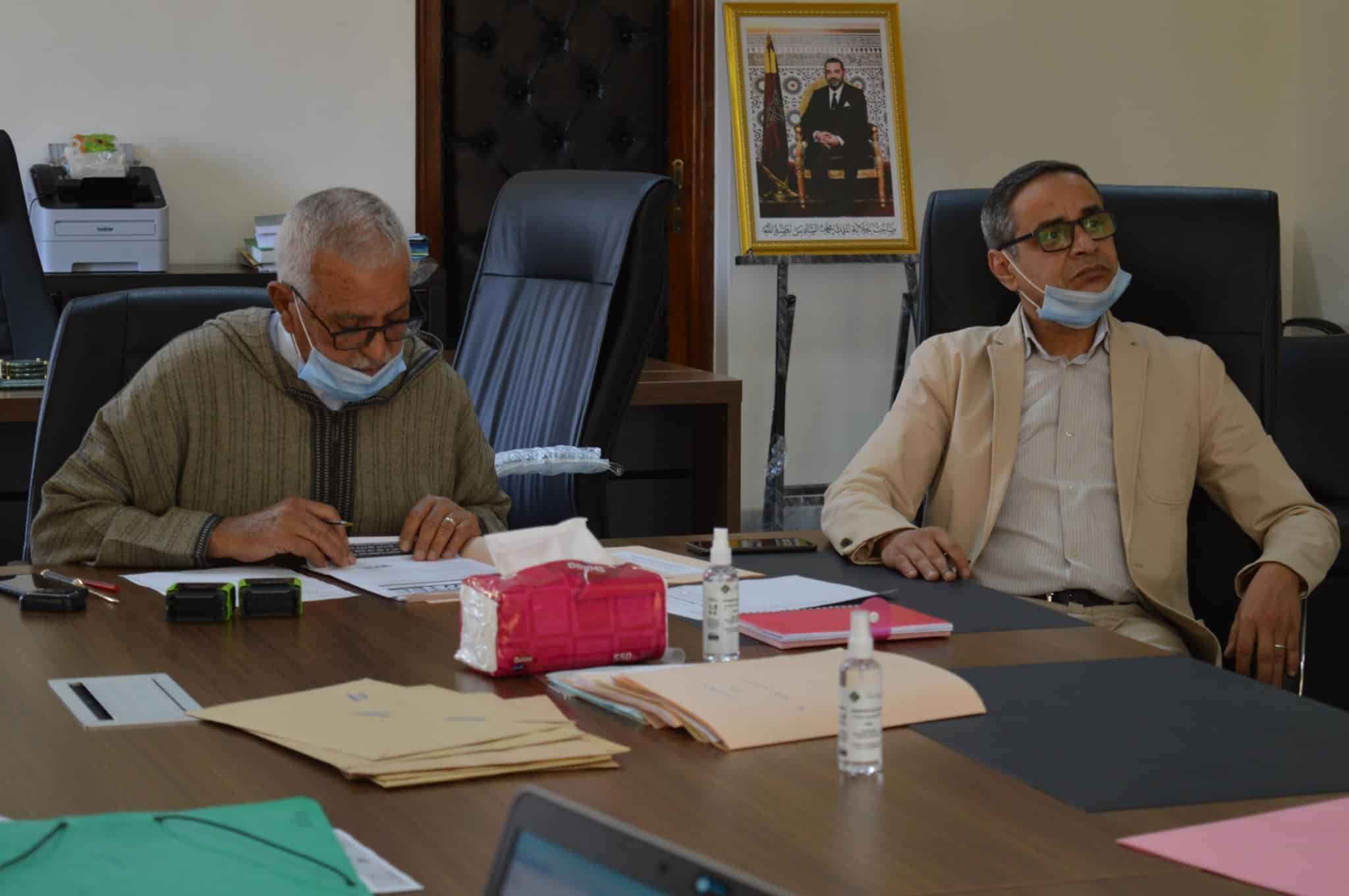 تارودانت:المجلس الإقليمي يعقد اجتماع “فتح الاظرفة” بخصوص انجاز اشغال تهيئة طرق قروية وحضرية