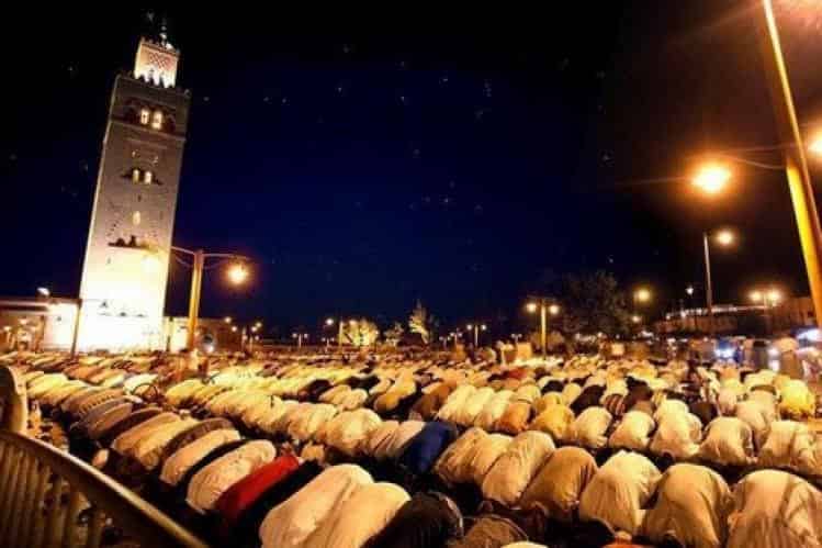 أنباء عن السماح بإقامة صلاة التراويح بالمساجد وتمديد توقيت الإغلاق والسماح لأصحاب المقاهي بالعمل