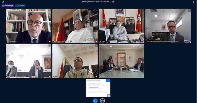 وزيرة السياحة و الصناعة التقليدية و النقل الجوي و الاقتصاد الاجتماعي، نادية فتاح العلوي، خلال الاجتماع إلى جانب والي جهة سوس ماسة، عامل عمالة أكادير إداوتنان، أحمد حجي، ورئيس مجلس الجهة، إبراهيم حافيدي