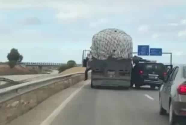 الدرك يداهم شاحنة محملة بـ 5 أطنان من الشيرا على الطريق السيار برشيد مراكش