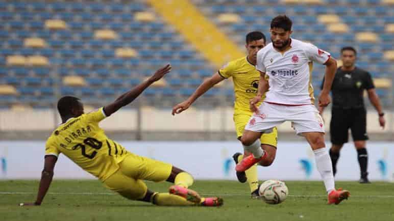 الوداد ينتصر على المغرب الفاسي ويتزعم صدارة البطولة