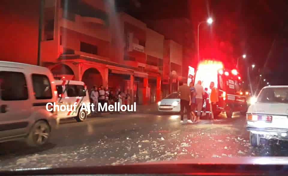 عاجل بأيت ملول: سيارة تصدم صاحب عربة وترسله إلى المستشفى بين الحياة والموت