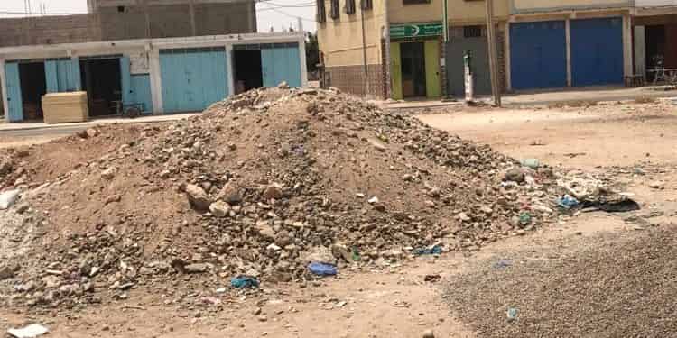 تحويل ملعب الى مطرح للنفايات يثير إستياء الساكنة بحي تراست إنزكان و مناشدة العامل برفع الضرر