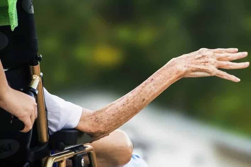 برنامج جديد يوفر الرعاية المنزلية للأشخاص المسنين في وضعية إعاقة