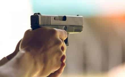 الدار البيضاء: مفتش شرطة يستخدم سلاحه لتوقيف مجرم خطير