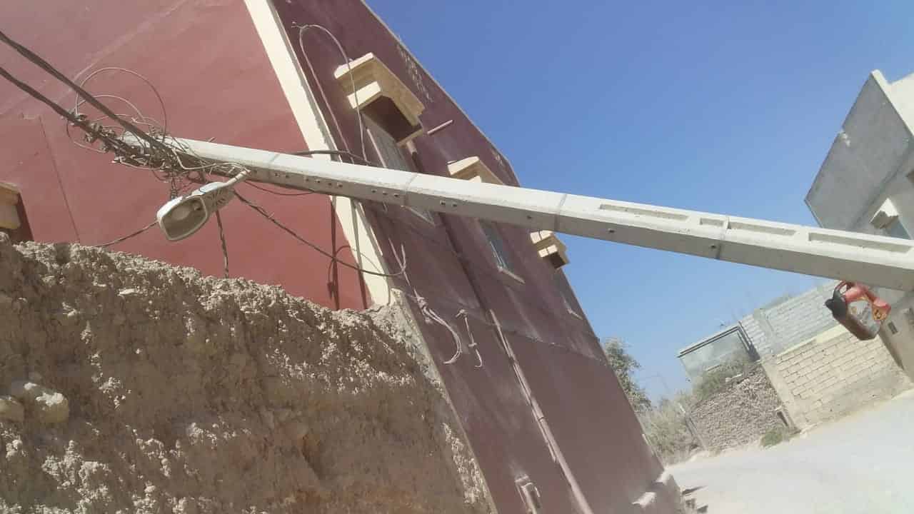 اشتوكة:سائق حافلة لنقل العمال يسقط عمودا كهربائيا ويلود بالفرار