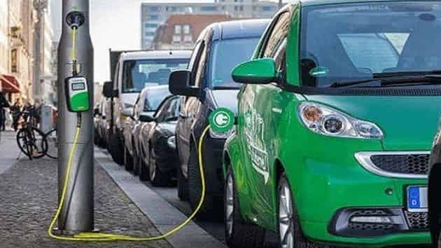 تدشين خط إنتاج محطات شحن السيارات الكهربائية