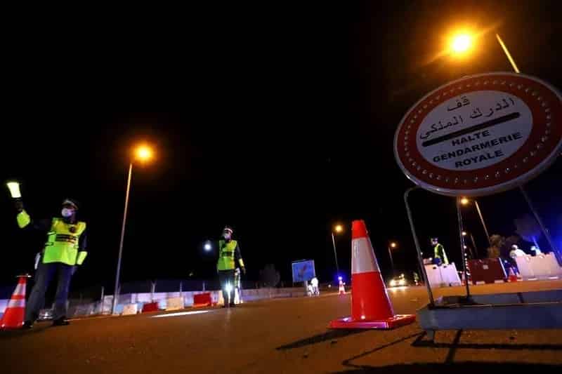 “غرامات التنقل” بين المدن تلاحق مواطنين رغم جواز التلقيح ضد فيروس كورونا