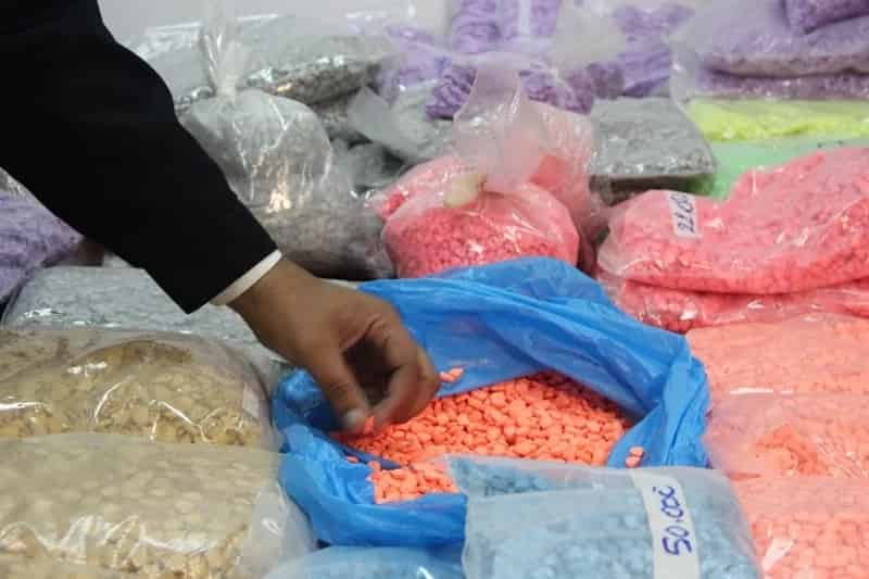 ترويج الأقراص المخدرة يورط 3 أشخاص