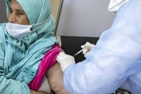 توقيف ممرضة عن العمل بعدما تركت مركزا للتلقيح فارغا بطاطا