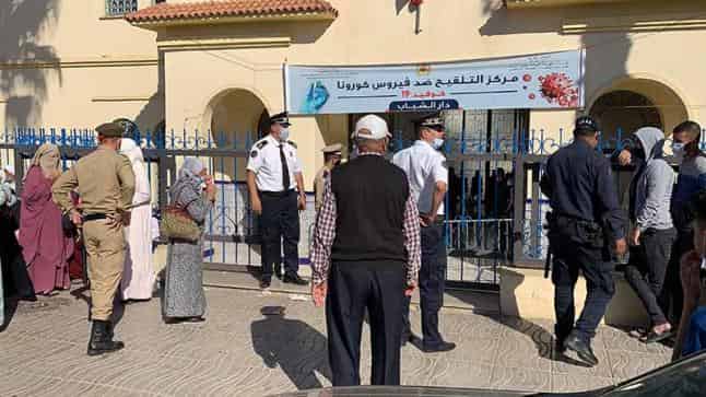 الحكومة تسجل بارتياح الإقبال الكبير على مراكز التلقيح بعد اعتماد المقاربة الاحترازية الجديدة القائمة على جواز التلقيح