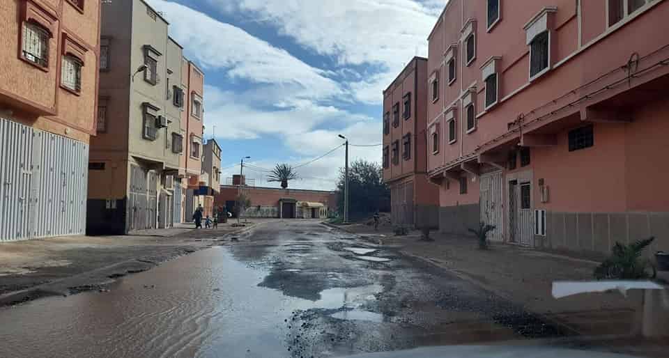 أيت ملول : تعثر أشغال إصلاح الطريق يحرم طلبة وساكنة حي الكلية من النقل العمومي