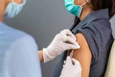 منظمة الصحة: اللقاحات تقلل من انتقال عدوى كوفيد بنسبة 40 بالمئة