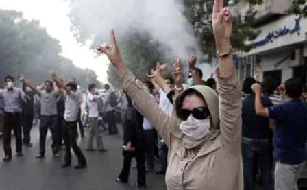أزمة مياه تضرب ايران واحتجاجات عنيفة في مدينة اصفهان