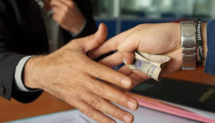 تقرير للنيابة العامة .. المواطن يعد فاعلا أساسيا في مكافحة الفساد