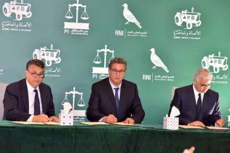 الأغلبية الحكومية توقع ميثاقاً لتحقيق التعاون.. وتعد بصيانة كرامة المواطنين