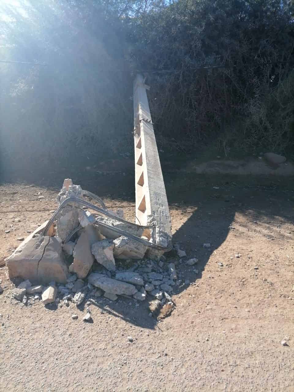 تارودانت : سقوط عمود كهربائي على الطريق يغضب ساكنة دوار الدويوير  بجماعة سيدي بوموسى