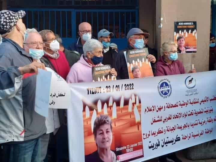 تزنيت: وقفة رمزية بالشموع تندّد بجريمة مقتل المواطنة الفرنسية كريستيان فوريت