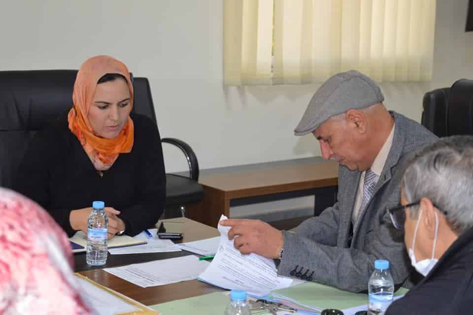 رئيس مجلس اقليم تارودانت يشرف إلى جانب نائبته الرابعة على عملية فتح الاظرفة بخصوص القاعة المغطاة