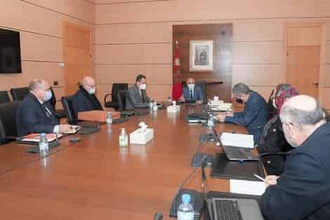 وزير التربية الوطنية يدعو الناشرين إلى اعتماد الكتب الرقمية