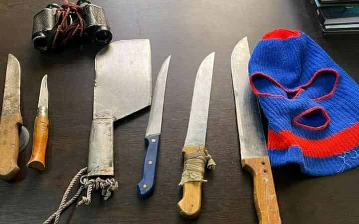 توقيف شخص تبدو عليه علامات الخلل العقلي للاشتباه في تورطه في حيازته لأسلحة بيضاء