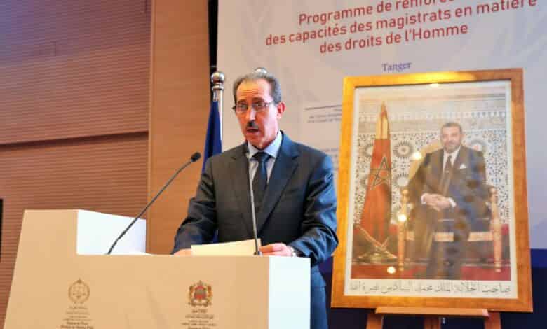 رئيس النيابة العامة يبرز بطنجة أهمية تعزيز قدرات القضاة في مجال حقوق الإنسان