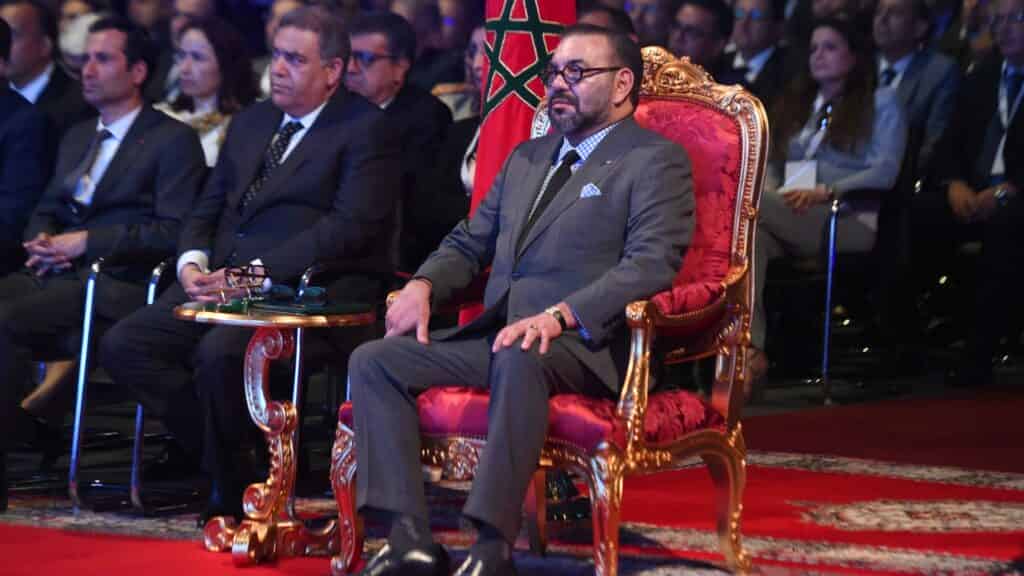 مسؤولون يوقعون على اتفاقية الاستثمار لإنجاز مصنع للقاحات أمام أنظار جلالة الملك