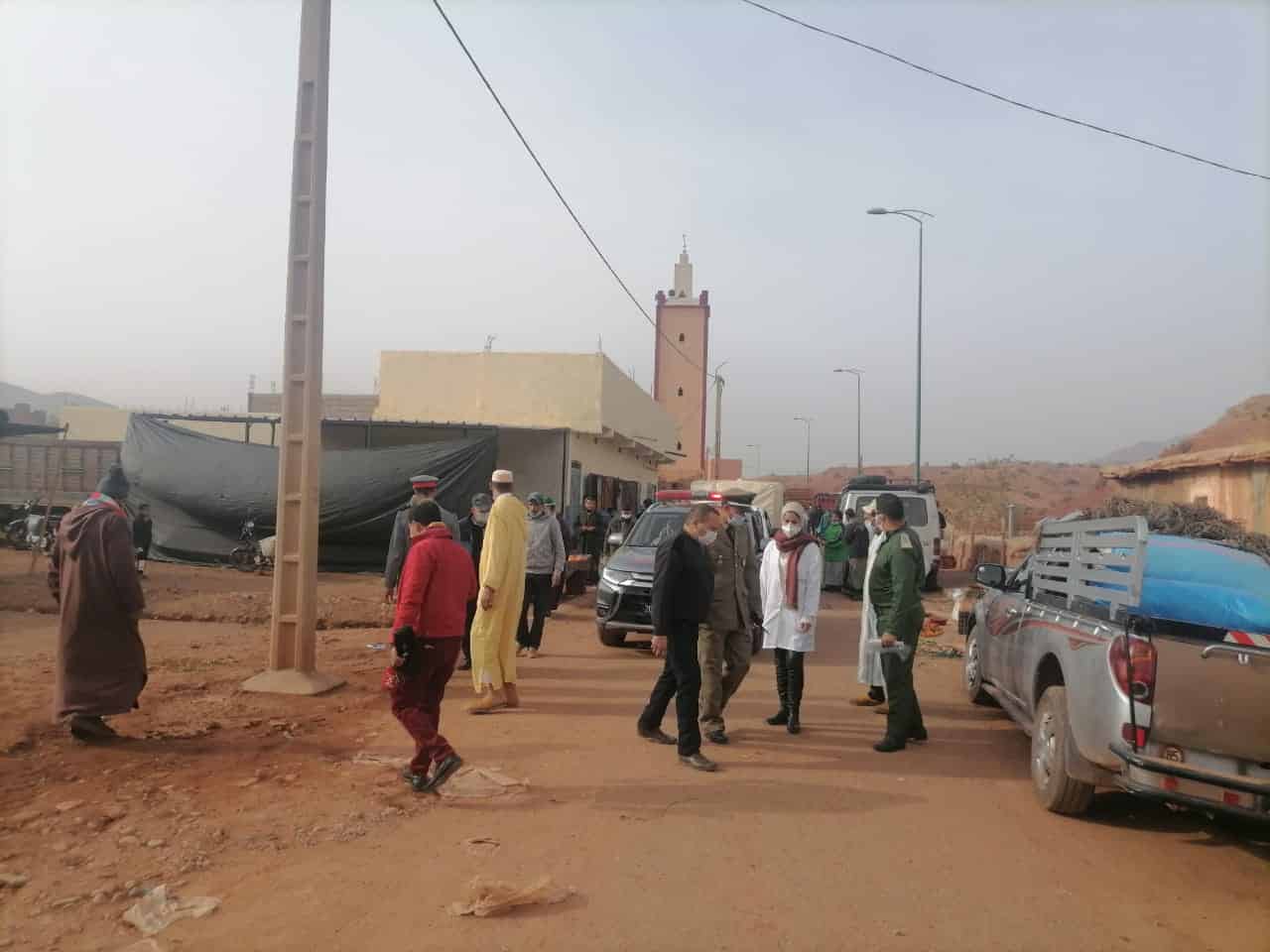وفد رفيع من المنظمة المغربية للدفاع عن حقوق الإنسان تحت رئاسة السيد الأمين العام يقوم بزيارة الى المستشفى الإقليمي لانزكان من اجل الوقوف على الحالة التي تتواجد عليها مصلحة الأمراض النفسية وتوزيع الاغطية