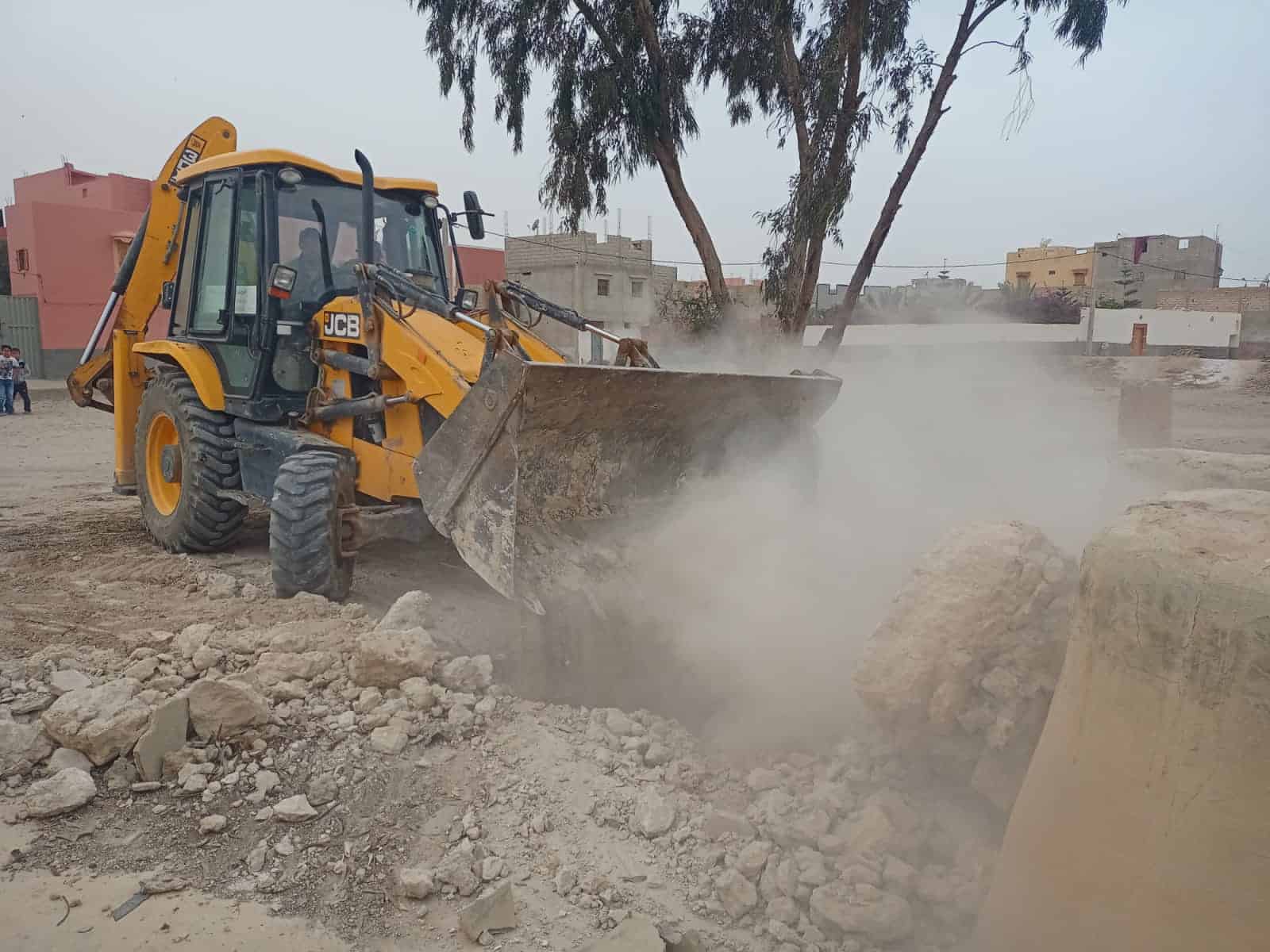 اشتوكة:ردم الابار المهجورة من طرف جمعية الخير للتنمية أوخريب بتنسيق مع السلطة المحلية والجماعة القروية لبلفاع”صور”