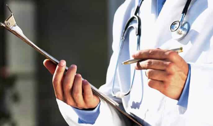 الحكومة تستعد لتخفيض مدة التكوين في مجال الطب