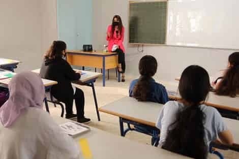 الحكومة تنهي العمل بـ”التكليفات” في قطاع التعليم
