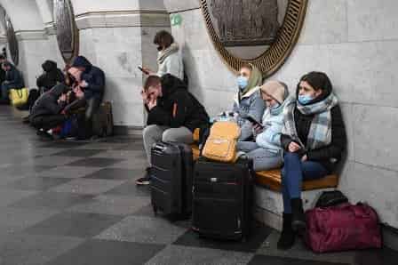 إجلاء أكثر من 400 مغربي في أوكرانيا ودخولهم إلى بلدان أوربية مجاورة
