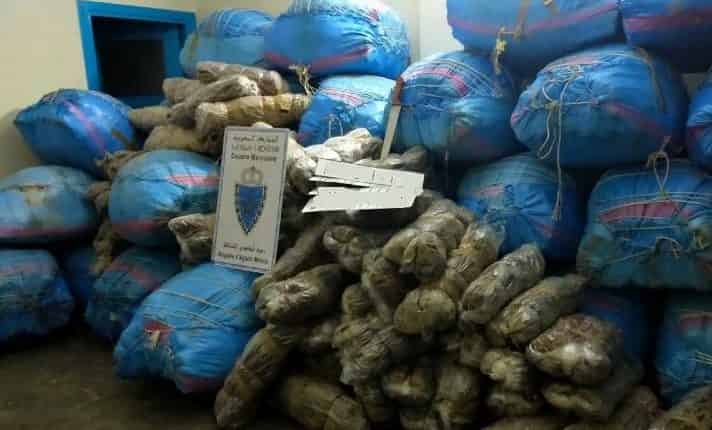 اكادير:مصالح الجمارك تحجز سيارة محملة بكمية كبيرة من “الكيف” و”طابا”