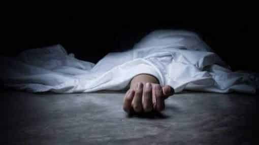 شقيقتان تذبحان أمهما وتفصلان رأسها بسكين