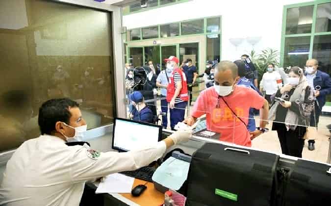 كوفيد-19 .. اللجنة العلمية توصي باعتماد بروتوكول موحد في الموانئ والمطارات