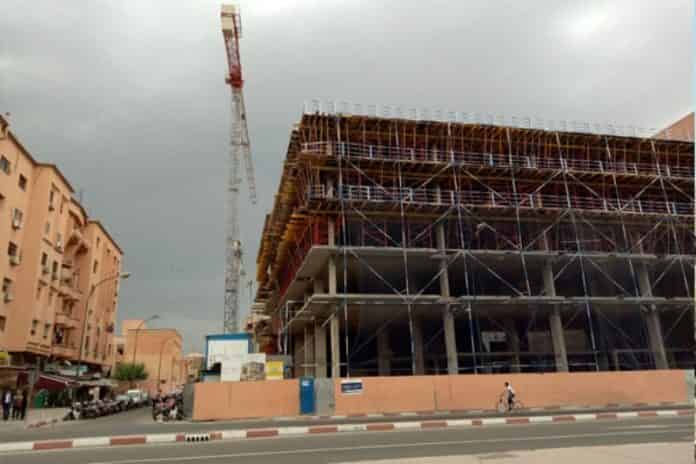 قطاع البناء والأشغال العمومية.. المهنيون بين المطرقة والسندان