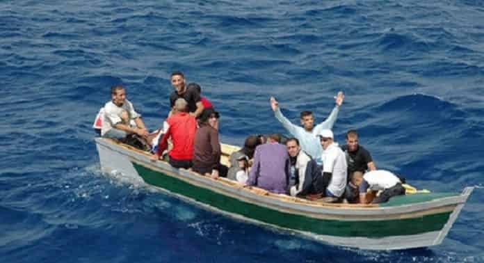 هربا من جحيم العسكر.. غرق قارب يقل 11 مهاجرا جزائريا بسواحل تيبازة