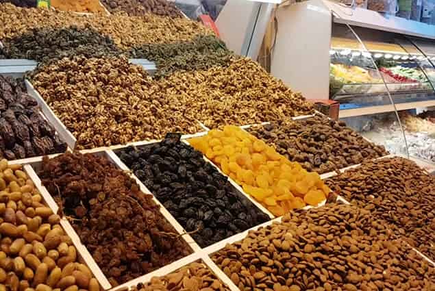 شبهة النصب و الإحتيال على تاجر للفواكه الجافة تجر تاجر ا الى القضاء بإنزكان