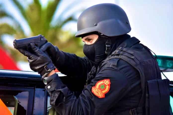 ضابط شرطة  يستعمل السلاح لتوقيف شخص خطير