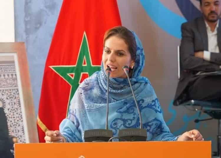 زينة شاهيم بزي صحراوي تخطف الأنظار في لقاء ” الأحرار “.