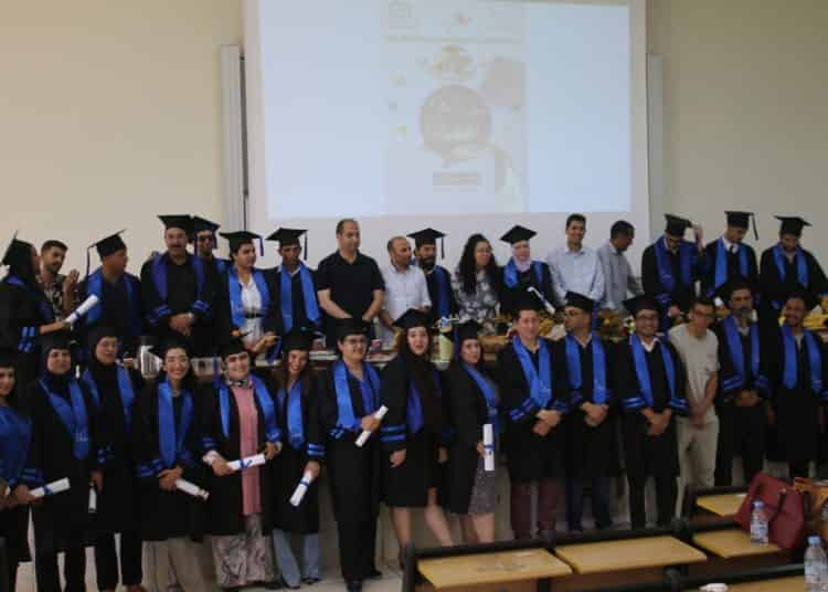 القنيطرة:توزيع شهادات النجاح على طالبات وطلاب كلية اللغات والآداب والفنون التابعة لجامعة ابن طفيل