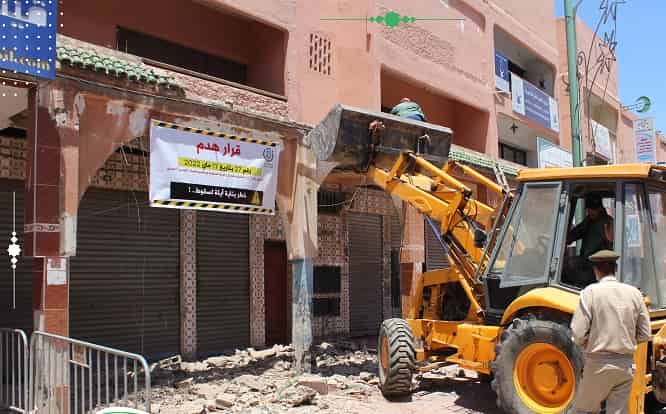 جماعة ايت ملول والسلطات المحلية تباشر هدم الأقواس المتهالكة المشيدة بمدخل أيت ملول