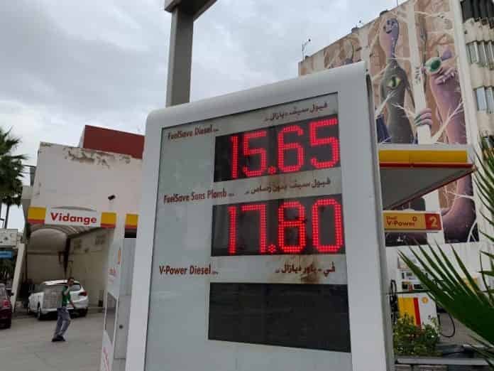 لماذا تستمر الأسعار في الارتفاع بمحطات الوقود؟